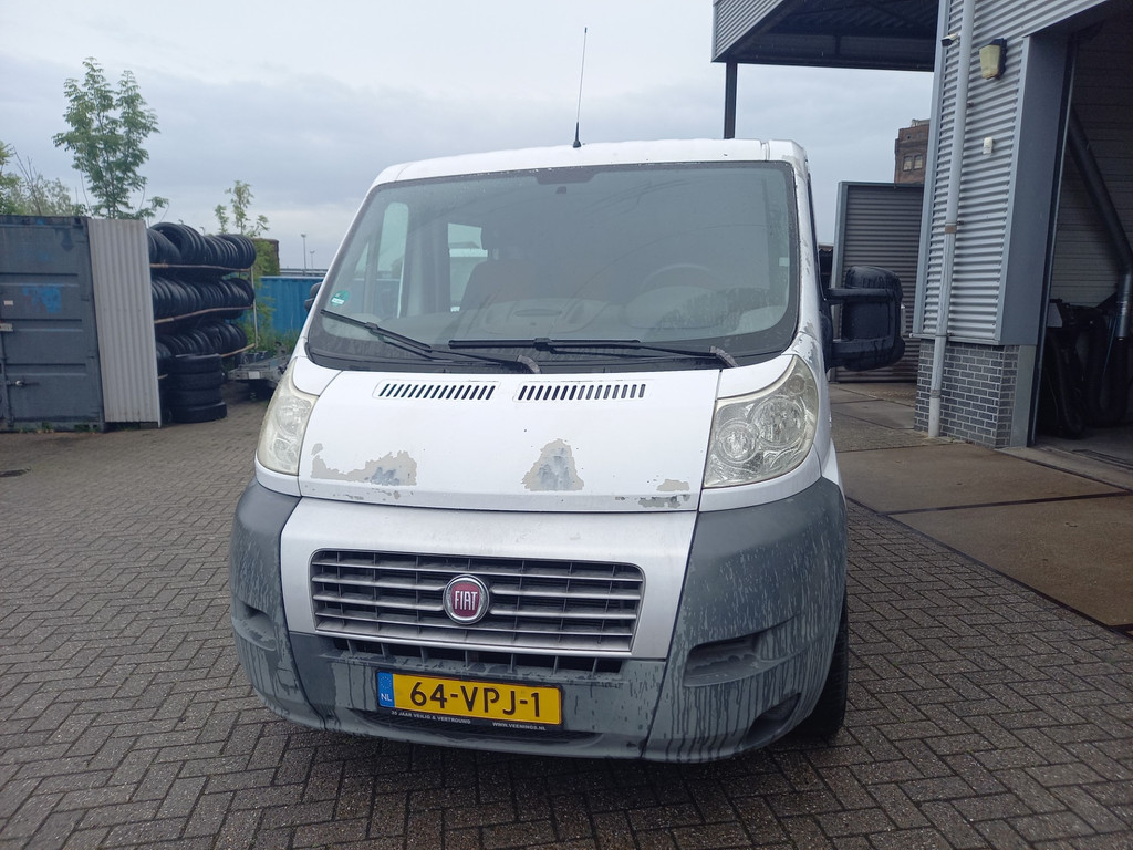 53978415-1.jpg